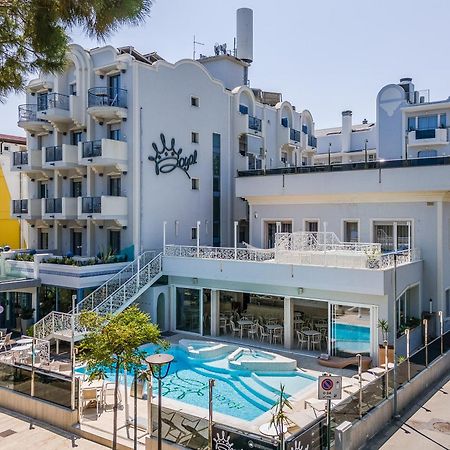 Royal Boutique Hotel Riccione Buitenkant foto