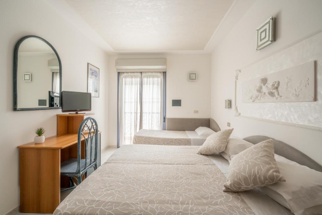 Royal Boutique Hotel Riccione Buitenkant foto