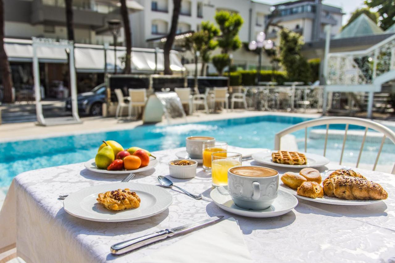Royal Boutique Hotel Riccione Buitenkant foto