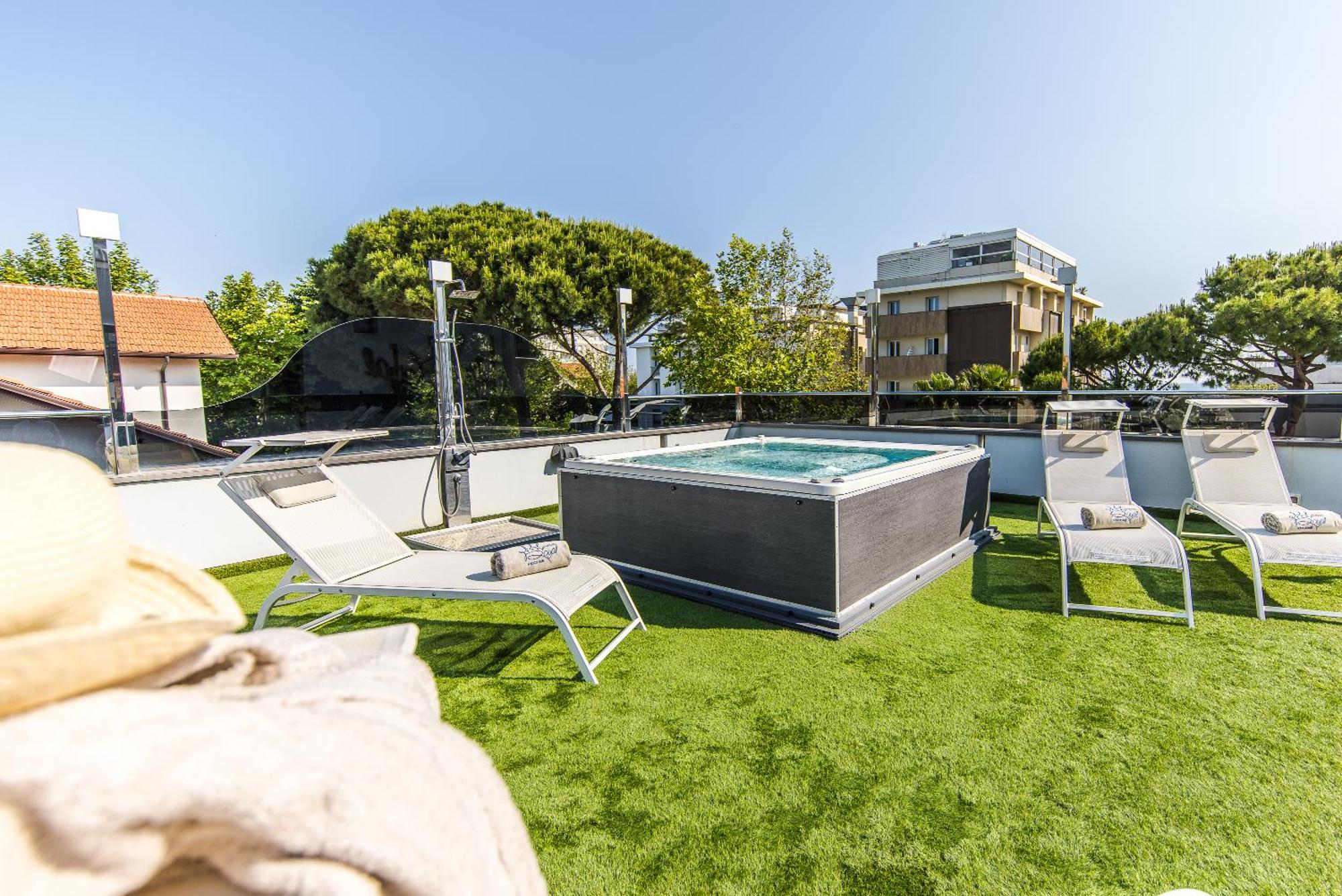 Royal Boutique Hotel Riccione Buitenkant foto