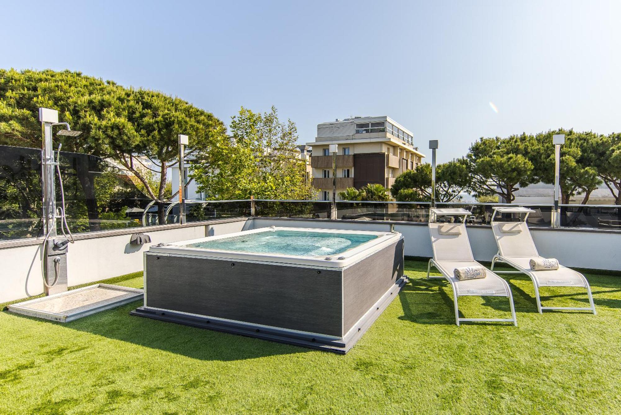 Royal Boutique Hotel Riccione Buitenkant foto