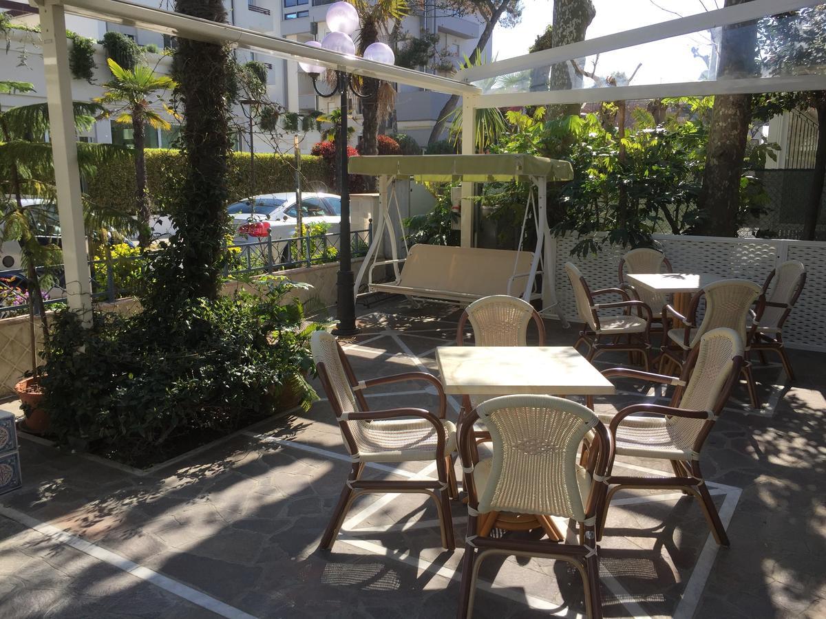 Royal Boutique Hotel Riccione Buitenkant foto