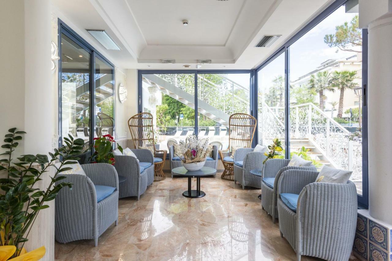 Royal Boutique Hotel Riccione Buitenkant foto