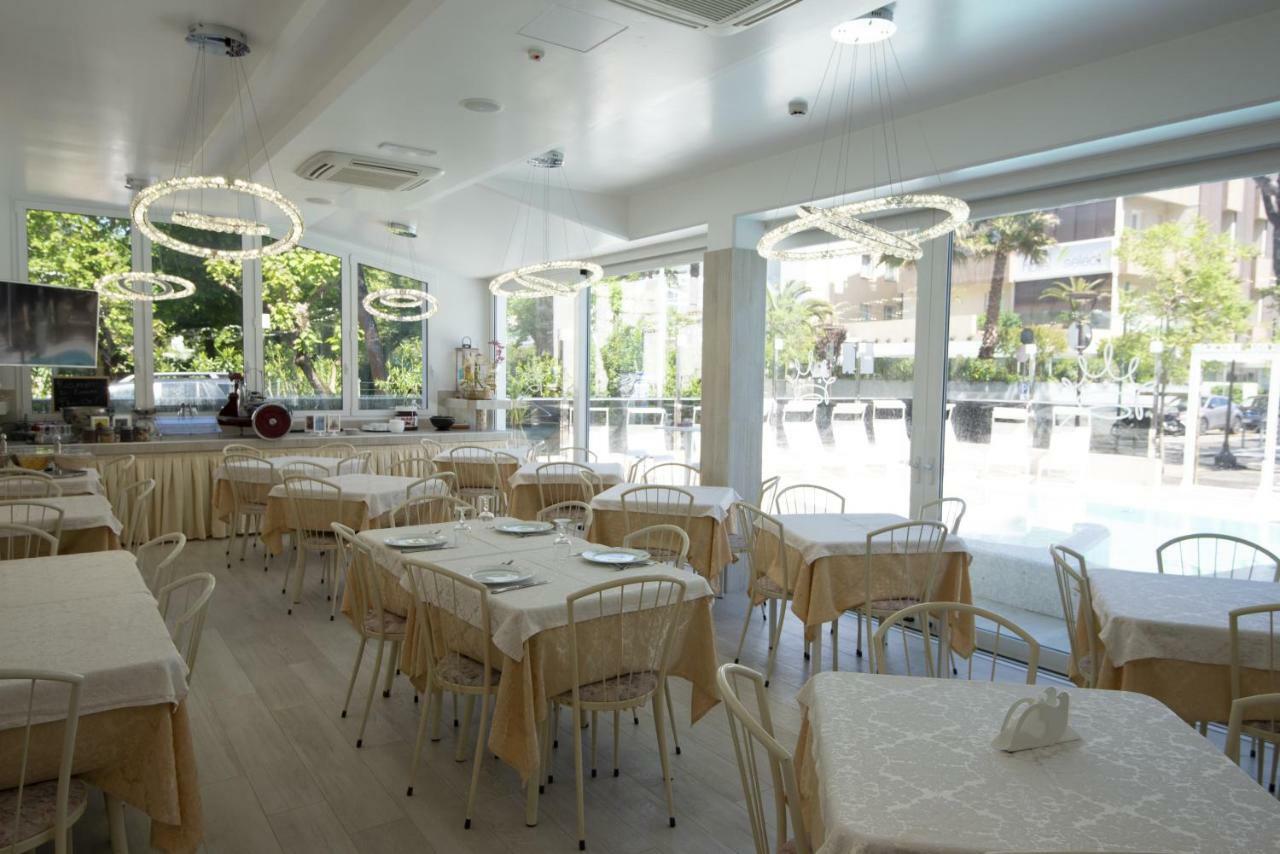 Royal Boutique Hotel Riccione Buitenkant foto